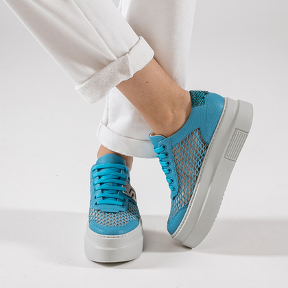 Кеды из натуральной кожи голубого цвета на толстой платформе с вставками из сетки