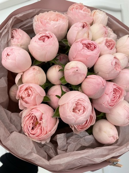 Авторский букет из премиального сорта роз Менсфилд парк