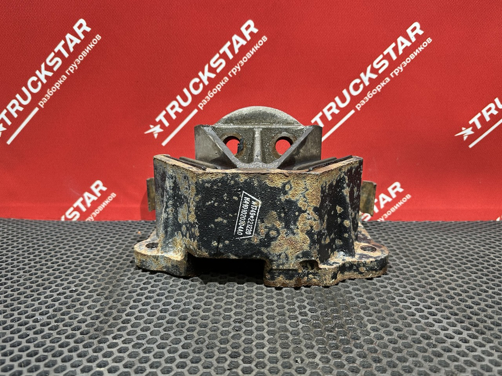 Подушка двигателя передняя