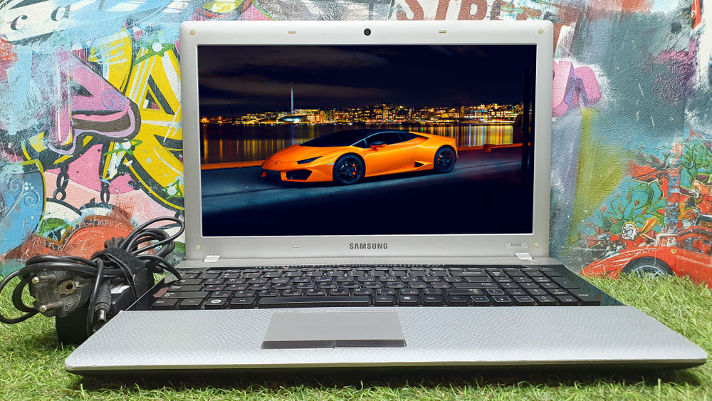 Ноутбук Samsung i5/4Gb/GT 520M 1Gb