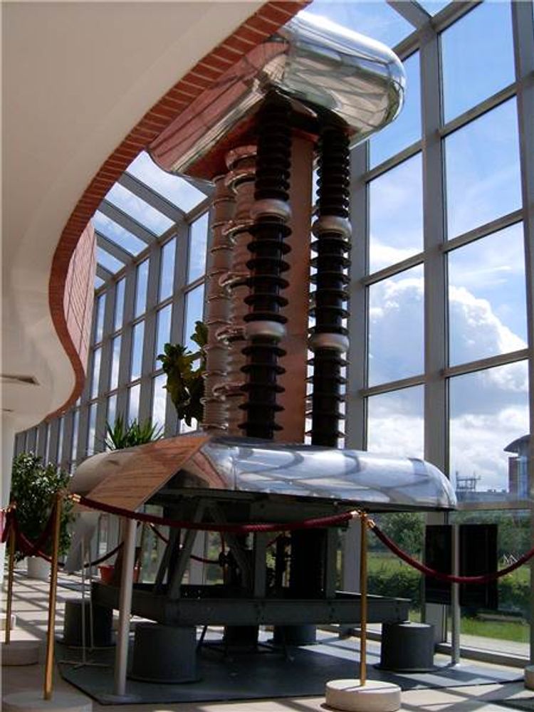 Генератор Ван-де-Граафа — купить по ФГОС | Учебный стандарт