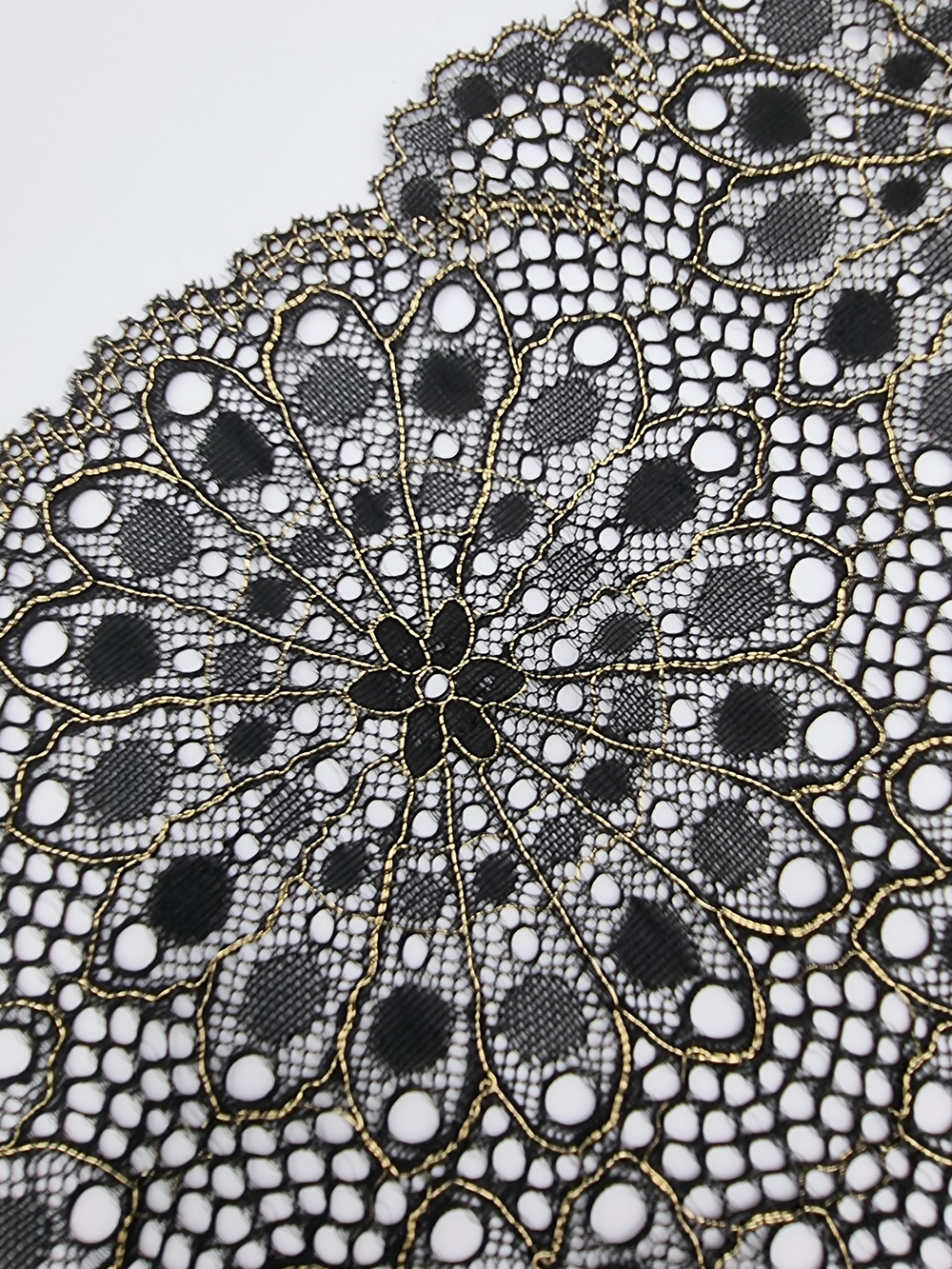 Кружево эластичное чёрный/золото К621