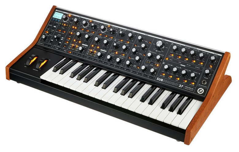 Moog Subsequent 37