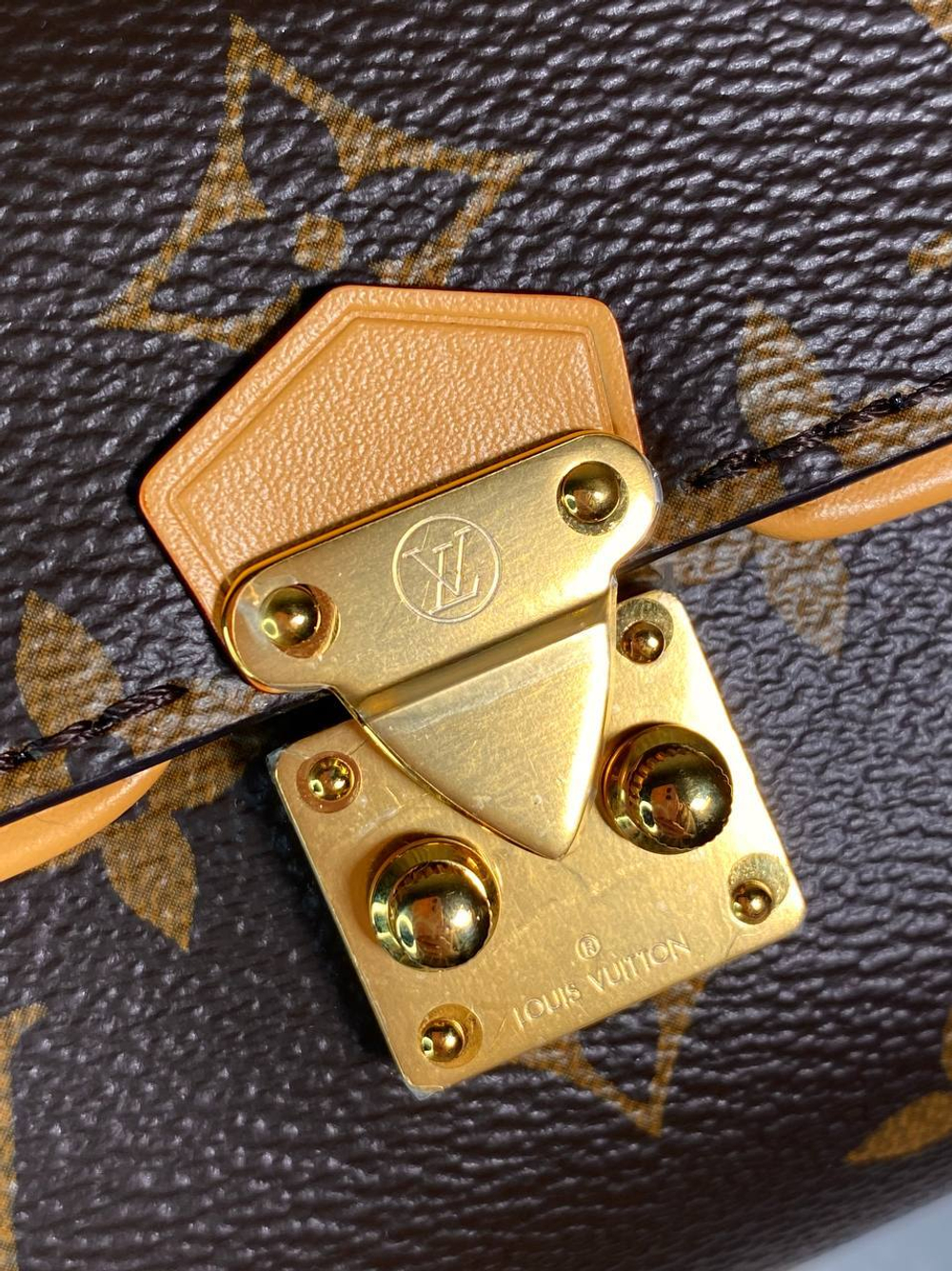 Клатч Louis Vuitton