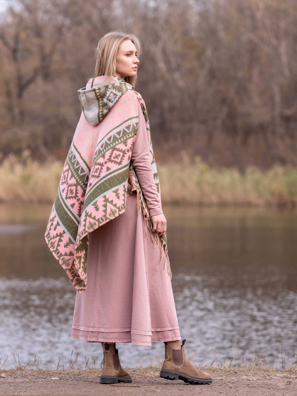 Пончо женское шерстяное с орнаментом
