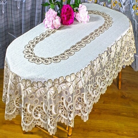 Скатерть жаккардовая овальная, цвет кремово-золотистый, Польша.