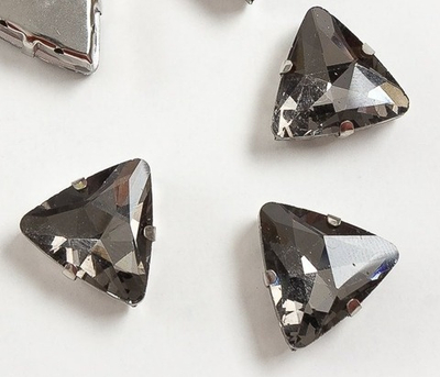 Стразы пришивные стекло в оправе "Треугольник", р. 18 мм, графитовый