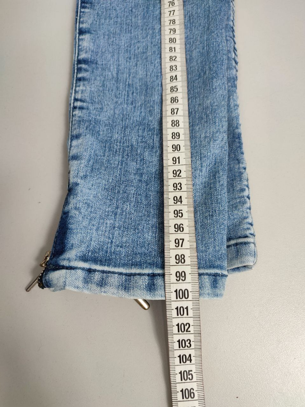 Джинсы Gloria Jeans с молниями 42 размер