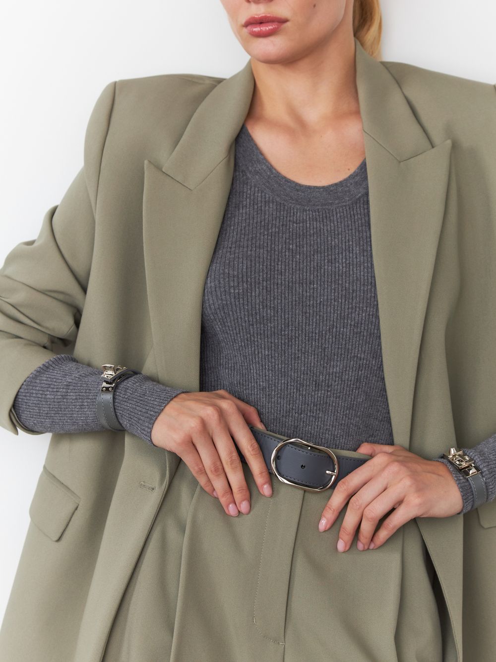 БАЗОВЫЙ РЕМЕНЬ С ОВАЛЬНОЙ ПРЯЖКОЙ GRAPHITE