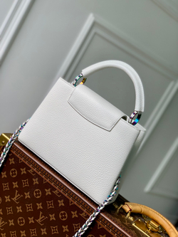 Louis Vuitton Capucines BB