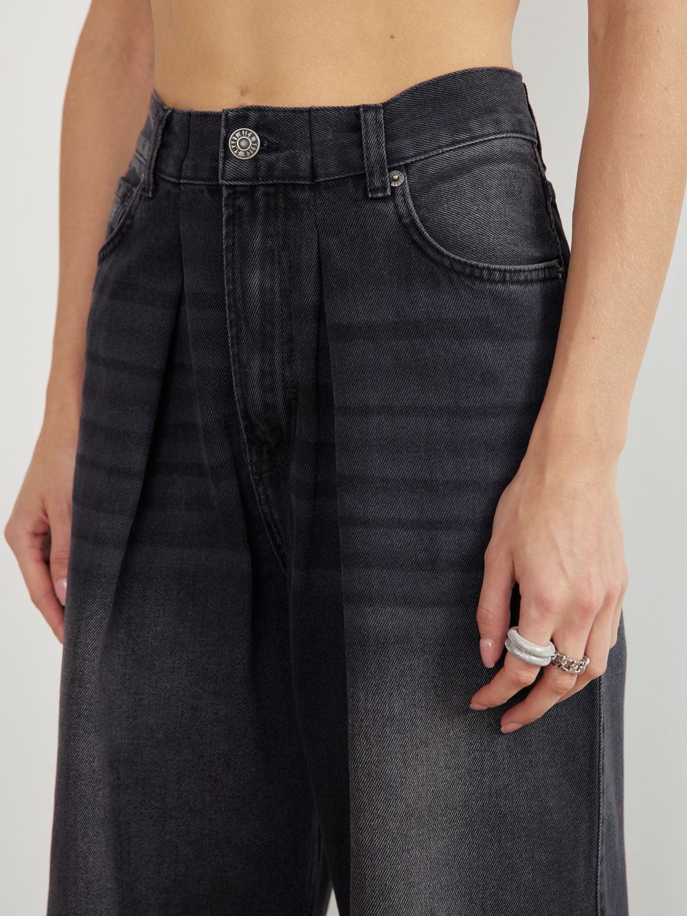 PERFECT JEANS С ЗАЩИПАМИ GRAPHITE