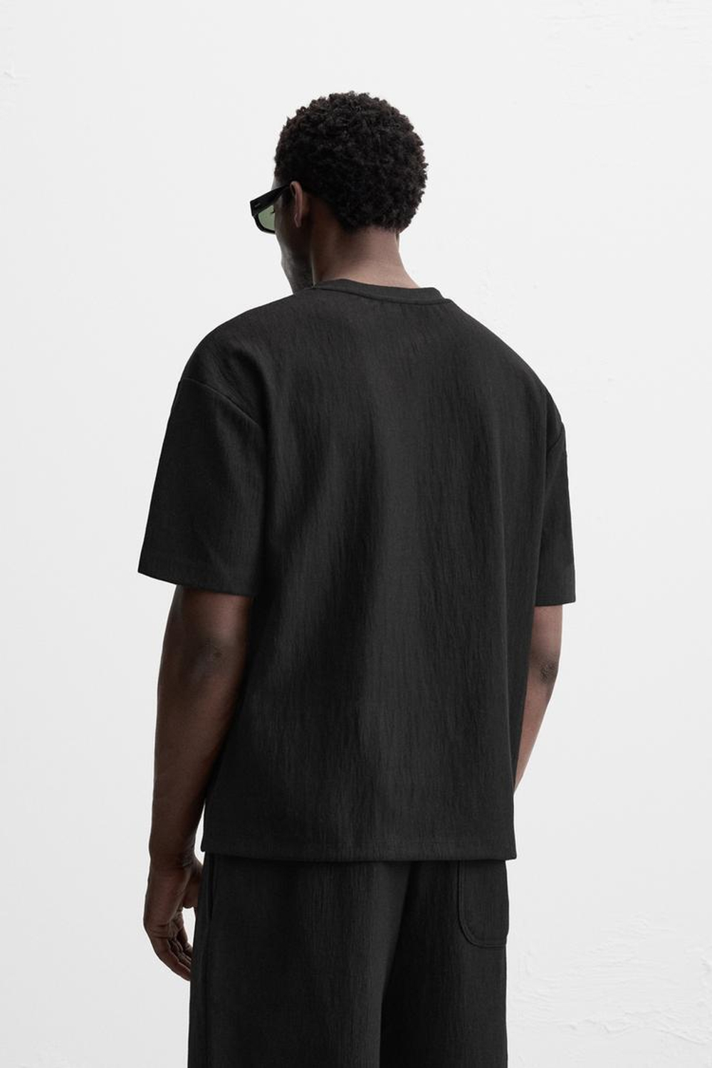 ZARA ФУТБОЛКА RELAXED FIT ИЗ РЕЛЬЕФНОЙ ТКАНИ, ЧЕРНЫЙ