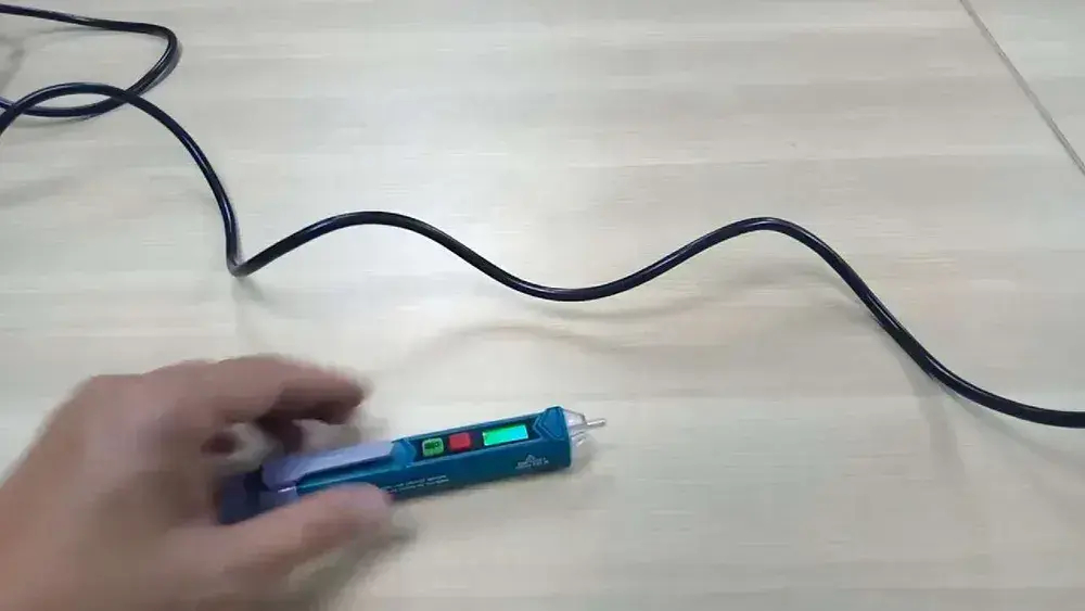 Индикатор напряжения бесконтактный TOTAL THT2910003