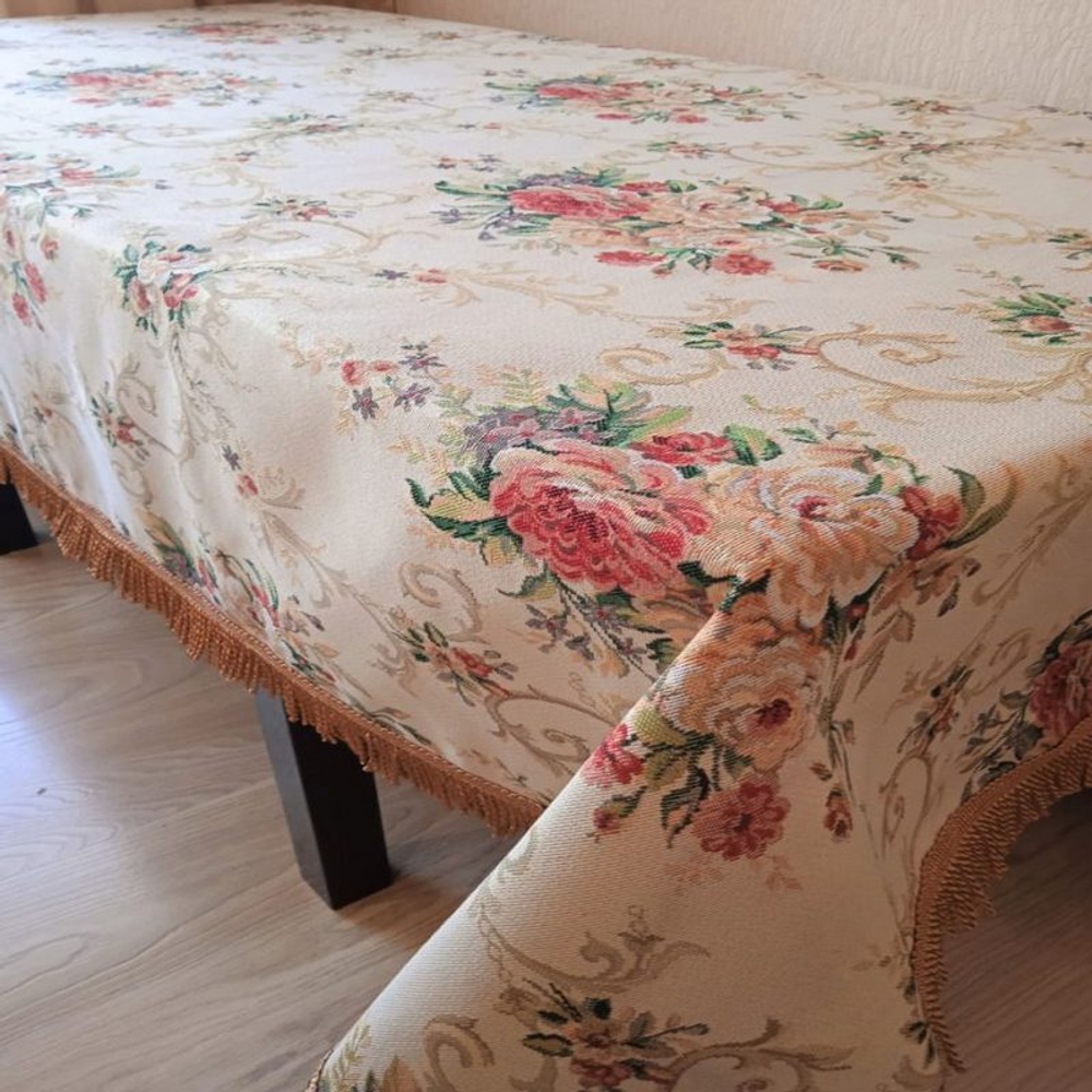 Скатерть гобеленовая "D. ЛАУРА", Россия.