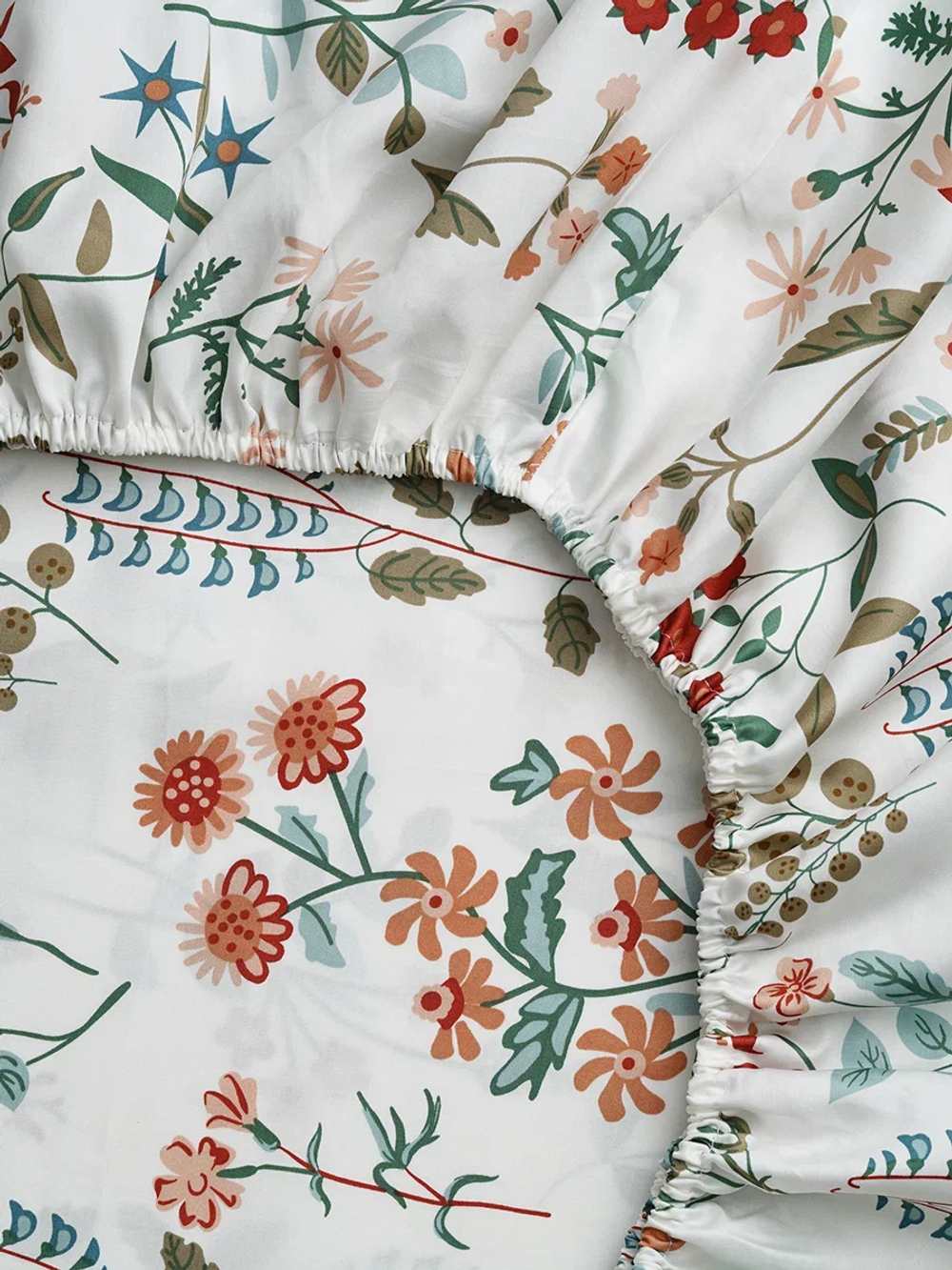 Сатиновая простынь на резинке ГЛОРИЯ 160х200 | цветочный принт