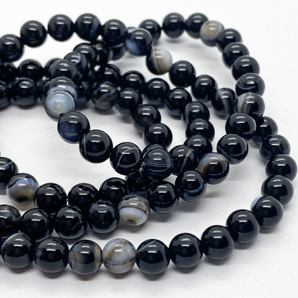 Агат черный бусины, тонированный, диаметр 6,1-6,3 мм, цена за 28-29 шт (1/2 нити)