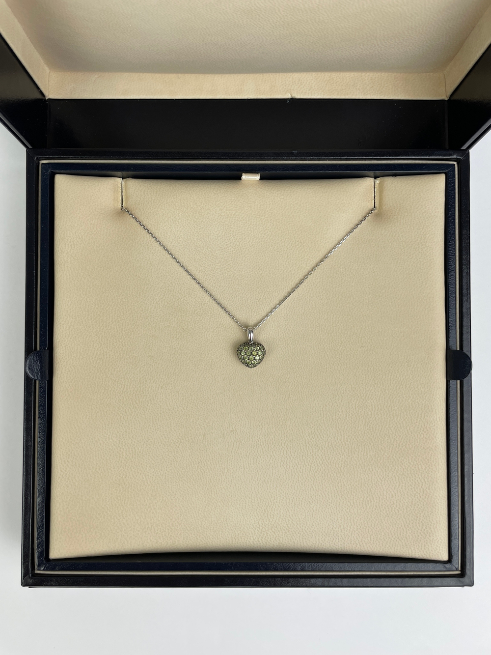 Колье Chopard White Gold Peridot Heart Necklace