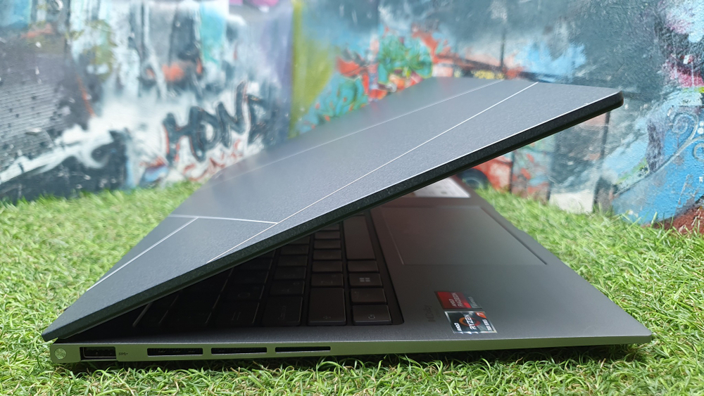 Ноутбук ASUS Ryzen 7/16Gb/3K/120Hz/Zenbook 15 OLED UM3504DA-MA475 [90nb1163-m00cb0]/Windows 11