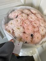 Авторский букет из хризантемы в персиковом оттенке