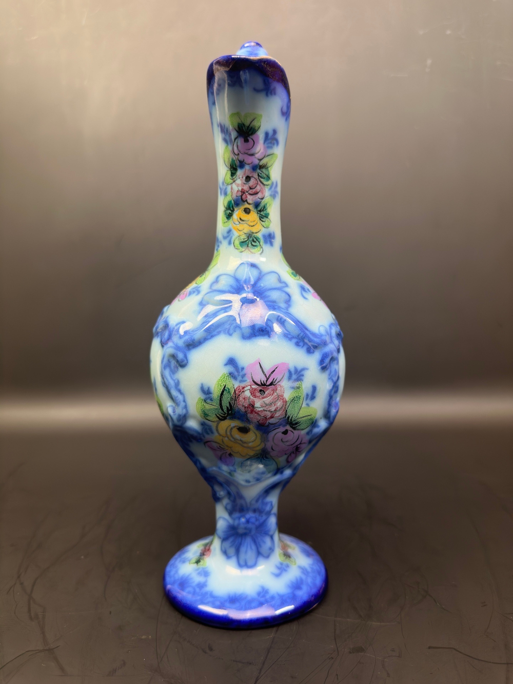 Кувшин с цветочным декором