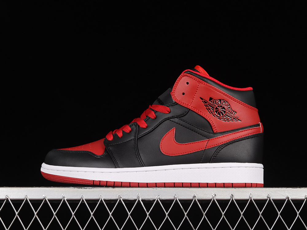 Купить кроссовки Nike Air Jordan 1 Mid Alternate Bred (2022) в баскетбольном магазине futbasket.ru