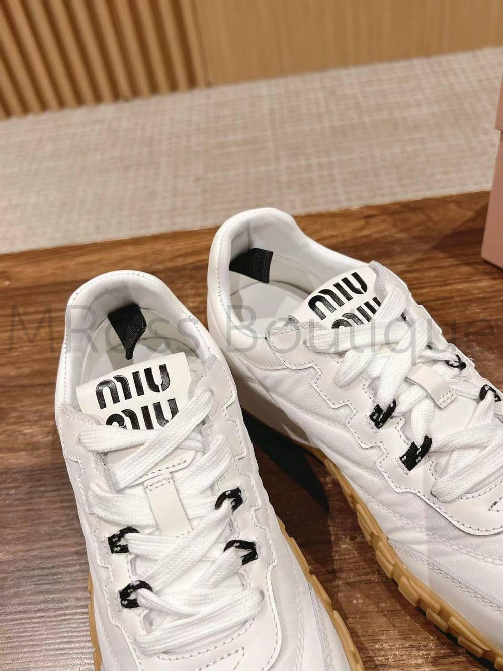 Кроссовки Miu Miu женские белые с рифленой подошвой