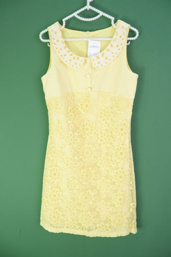 Платье изящное с вышивкой 42 размер