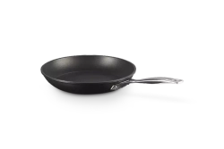Le Creuset - Сковорода с антипригарным покрытием 26см. / артикул   51112260010001  / GTIN 630870281478