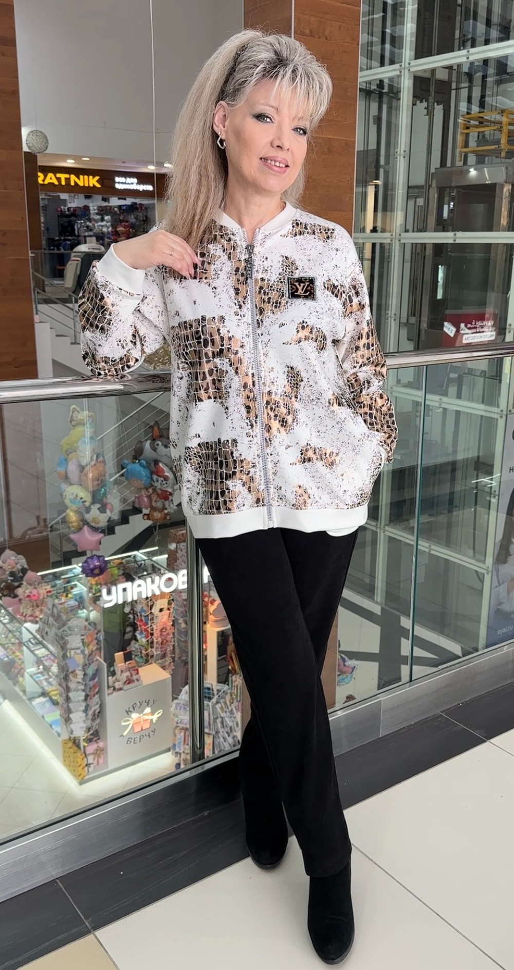 Белый жакет с леопардовым принтом