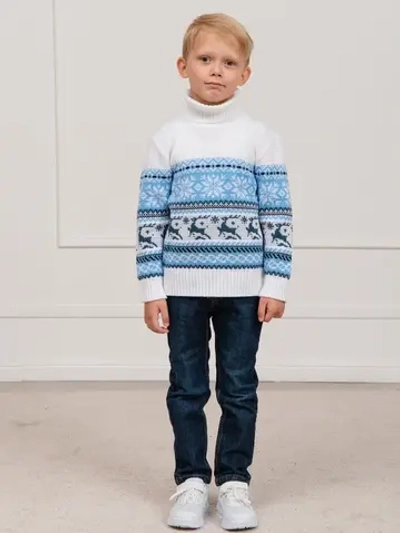 Свитер вязаный с оленями новогодний