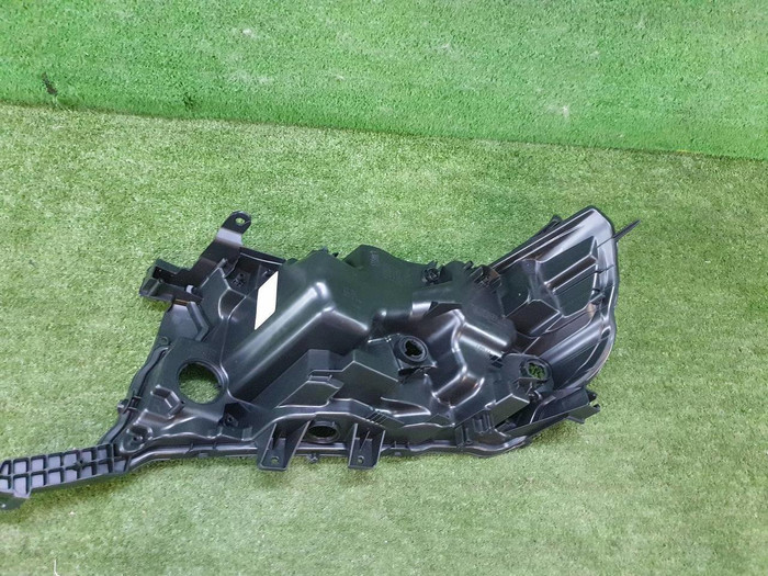 Корпус фары правый Toyota Land Cruiser 200 (2015-2021)