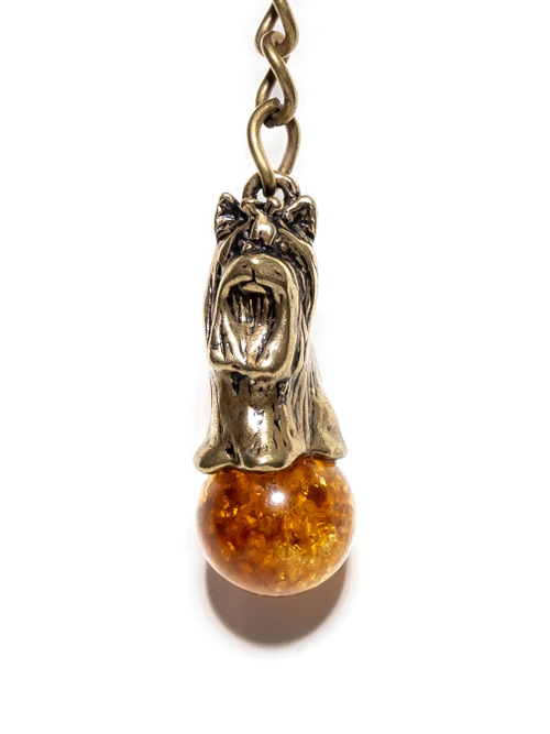 Брелок с янтарем натуральным - собака Йорк, диаметр камня 12 мм