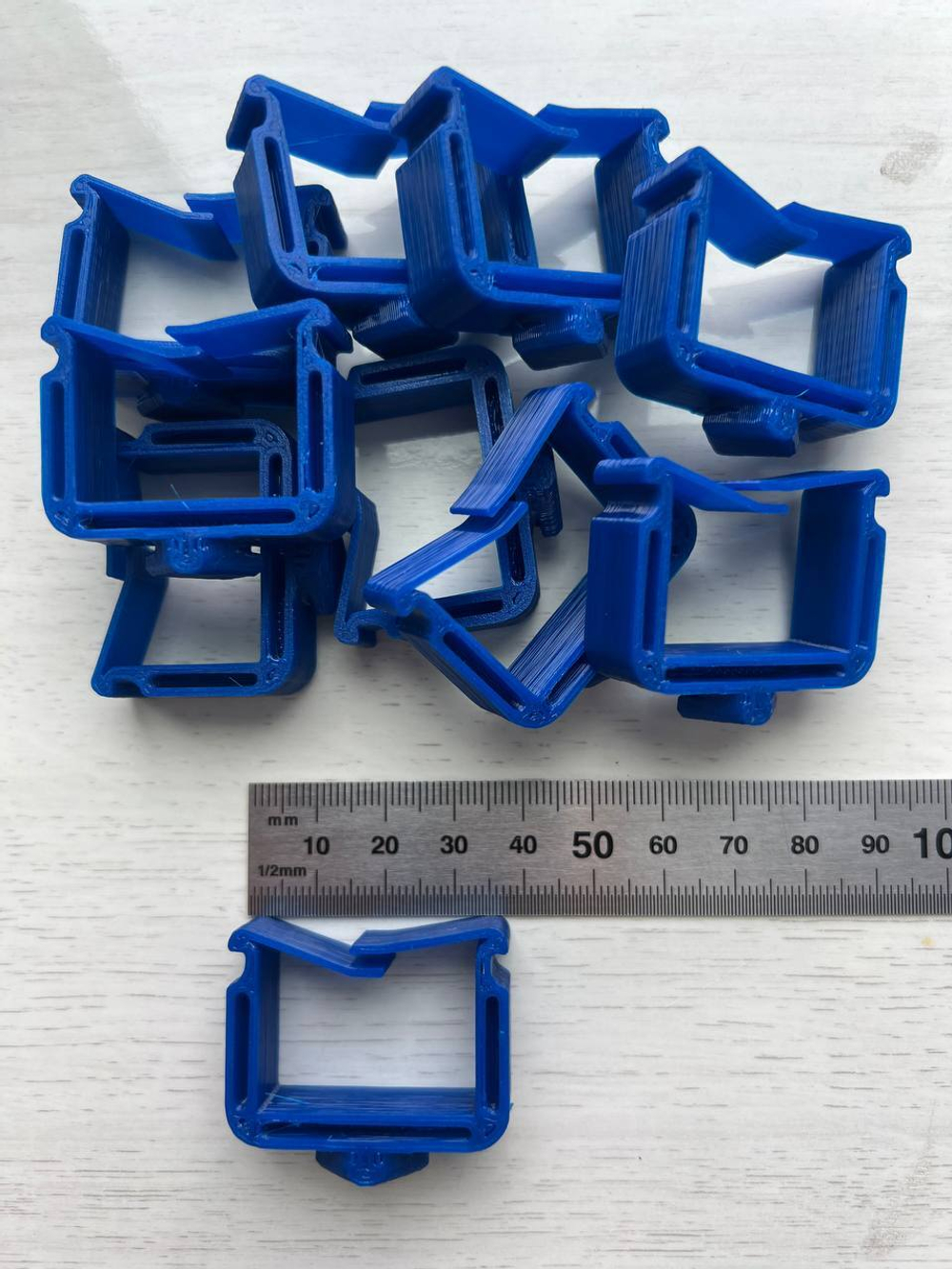 Пластиковый зажим ED44P10 для фиксации в шкафу кабеля (10шт упаковка) диам. до 28.5мм (крепится на DIN-рейку)