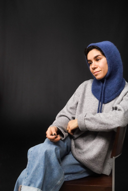 Капюшон из альпака синего цвета