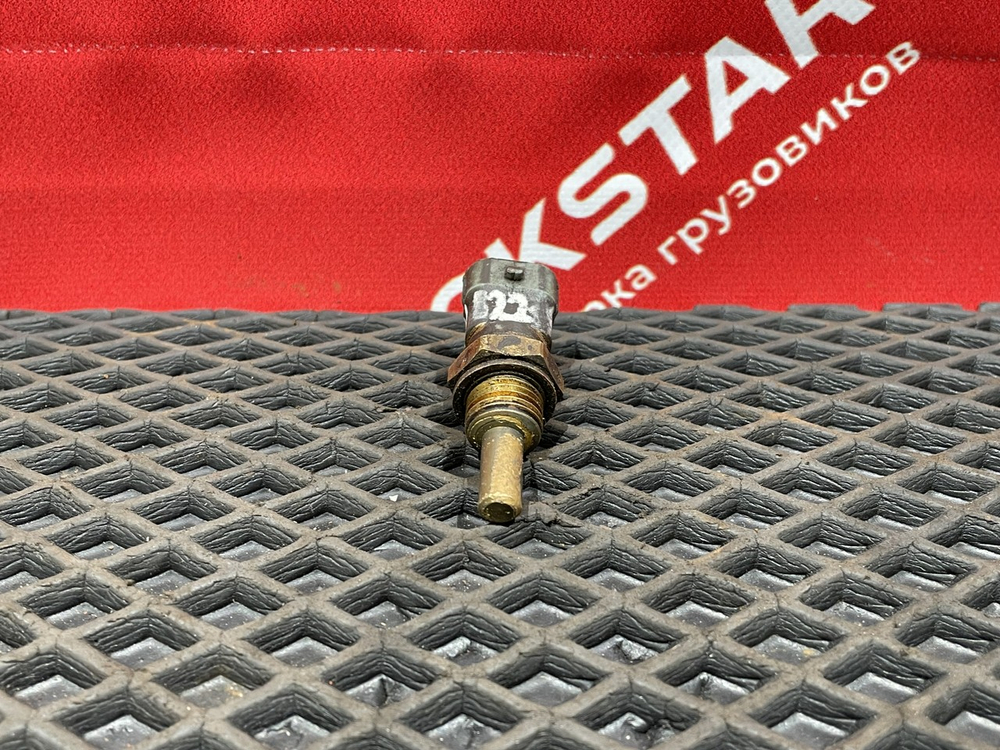 Датчик температуры охлаждающей жидкости