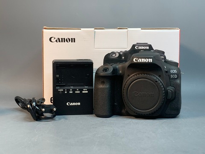 Canon EOS 90D Body 13.000 Кадров