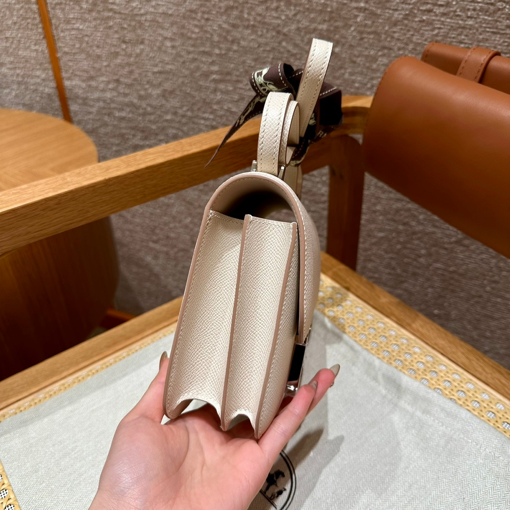 Hermes Constance 18