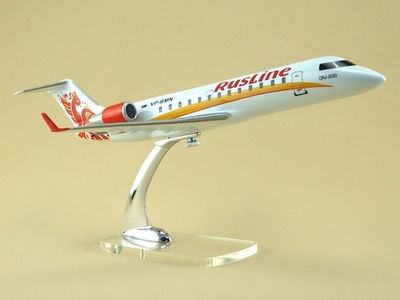 Модель самолета CRJ-200 (М1:72, РусЛайн - white)