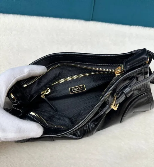 Кожаная большая сумка Prada Bonnie