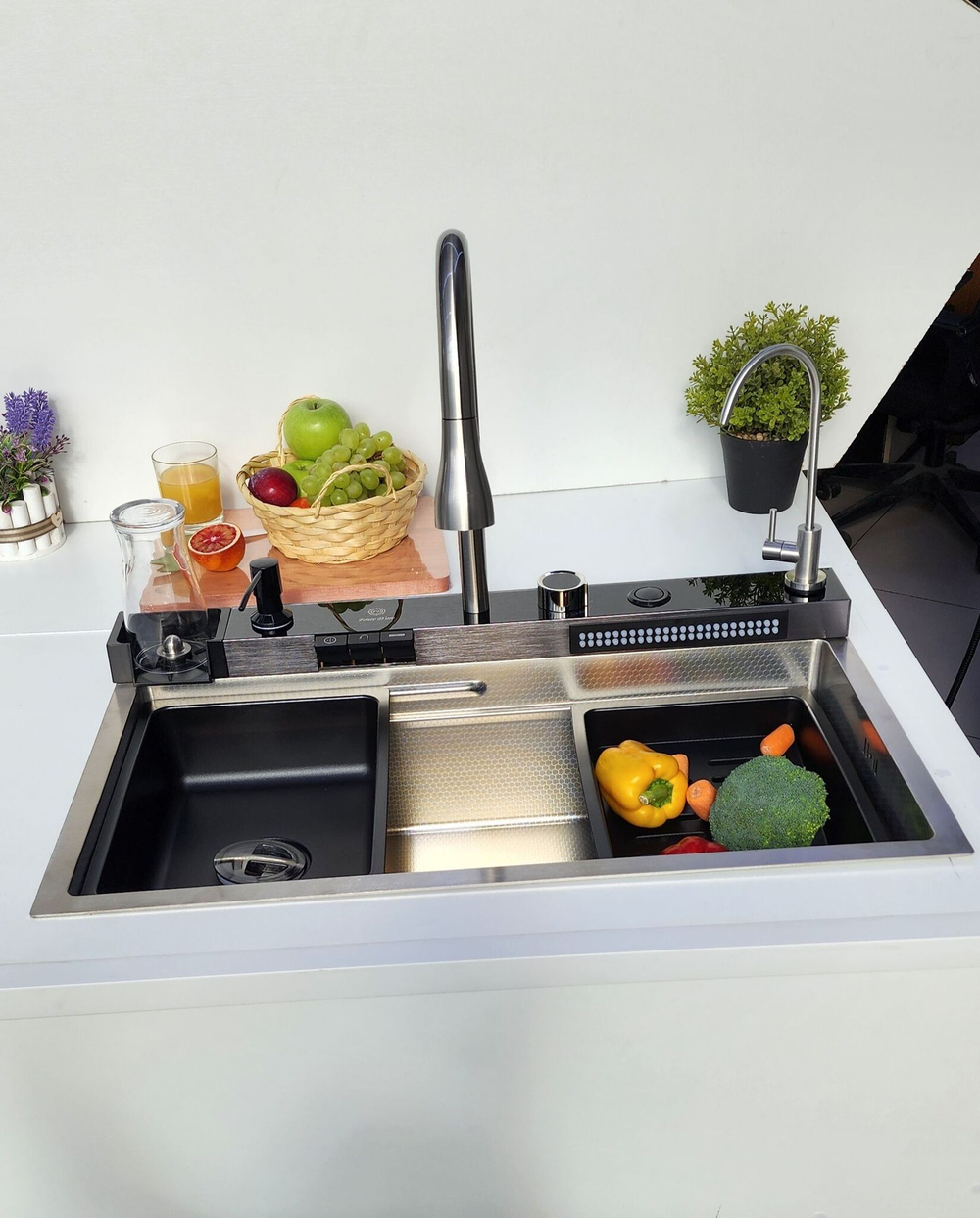 Многофункциональная кухонная мойка из нержавеющей стали BZ9952BS цвета Сталь сатин