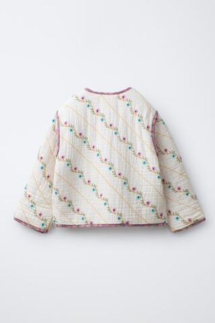 ZARA СТЕГАНАЯ КУРТКА С ВЫШИВКОЙ В ВИДЕ ЦВЕТОВ, ЭКРЮ