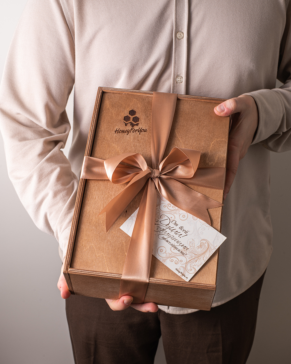 Подарочный набор сладостей в закрытом деревянном ящике №2