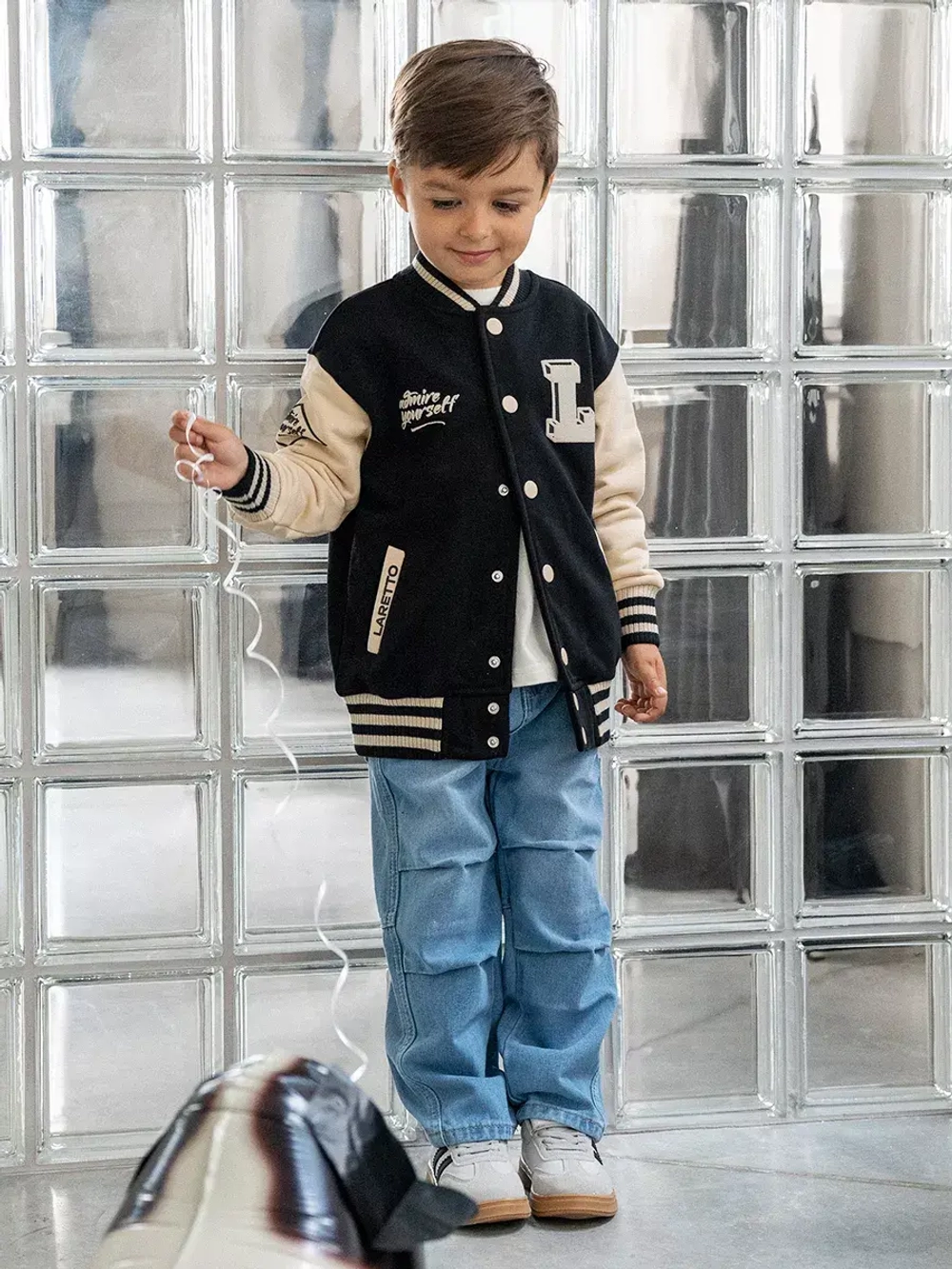 Черный бомбер для школы и сада