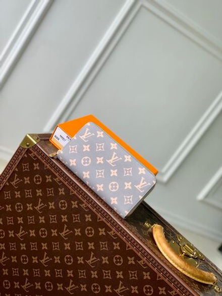 Louis Vuitton Zippy Wallet