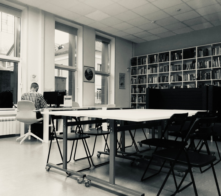 Фастфуд для мозга: как контент-мусор разрушает мышление