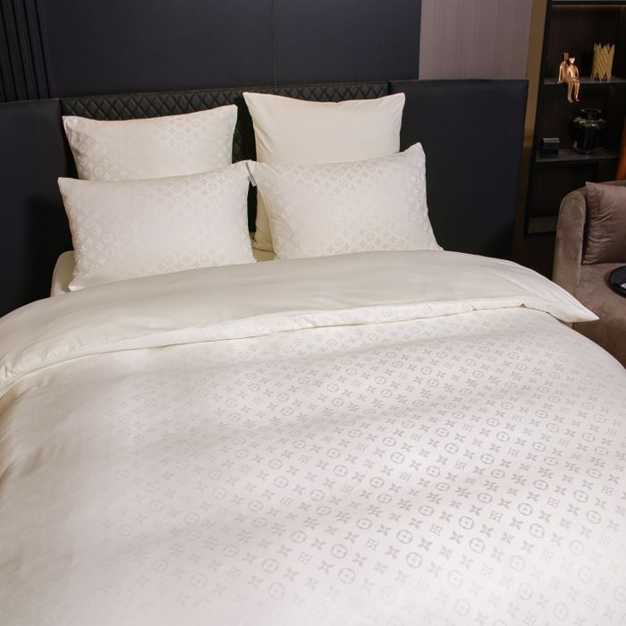 Комплект постельного белья на резинке Сатин Жаккард «Белоснежный шёпот»