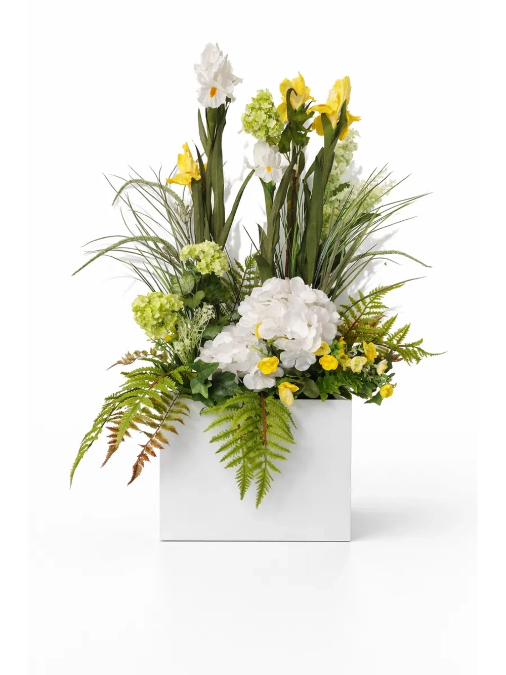 Напольная композиция из искусственных растений и цветов