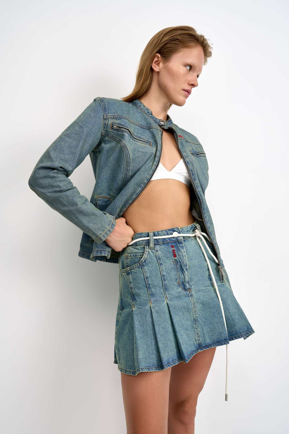 Шнурок одинарный белый