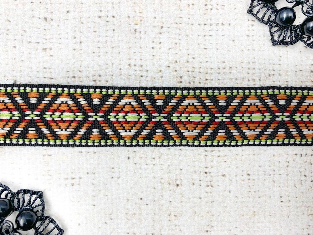 Тесьма жаккард, ш. 2,5 см (НАРЕЗКА)