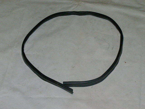 Уплотнитель капота /2121-2123/ (АО БРТ)